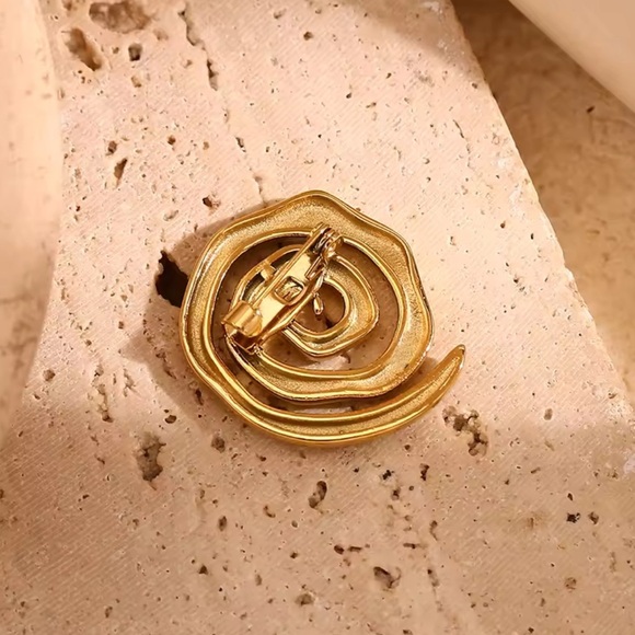 Gold Spiral Brooch with Crystals - Picture 6 of 12